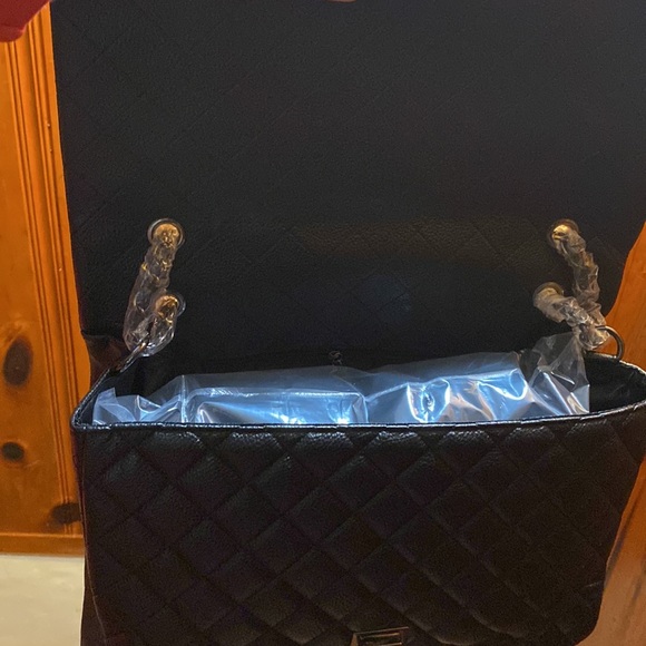 NICE BLACK OVERSIZED PURSE. - Picture 6 of 7